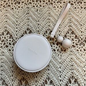 Pandora White Round Wristlet Charm Bracelet Travel Jewelry Case Hold Handle